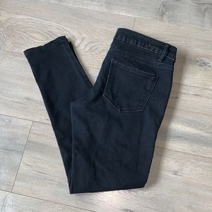Eighty-Two Black Stretch Jeans Size 7 Inseam 27”